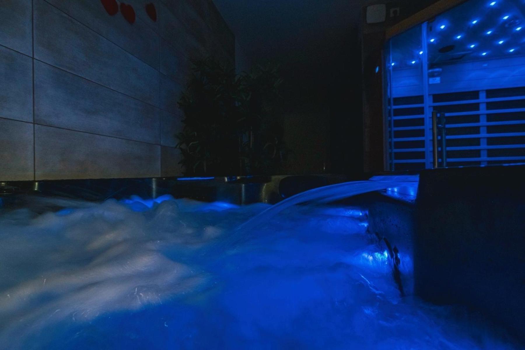 Spa Appartement O Temps Suspendu Reims Centre Sauna Et Jacuzzi Ngoại thất bức ảnh