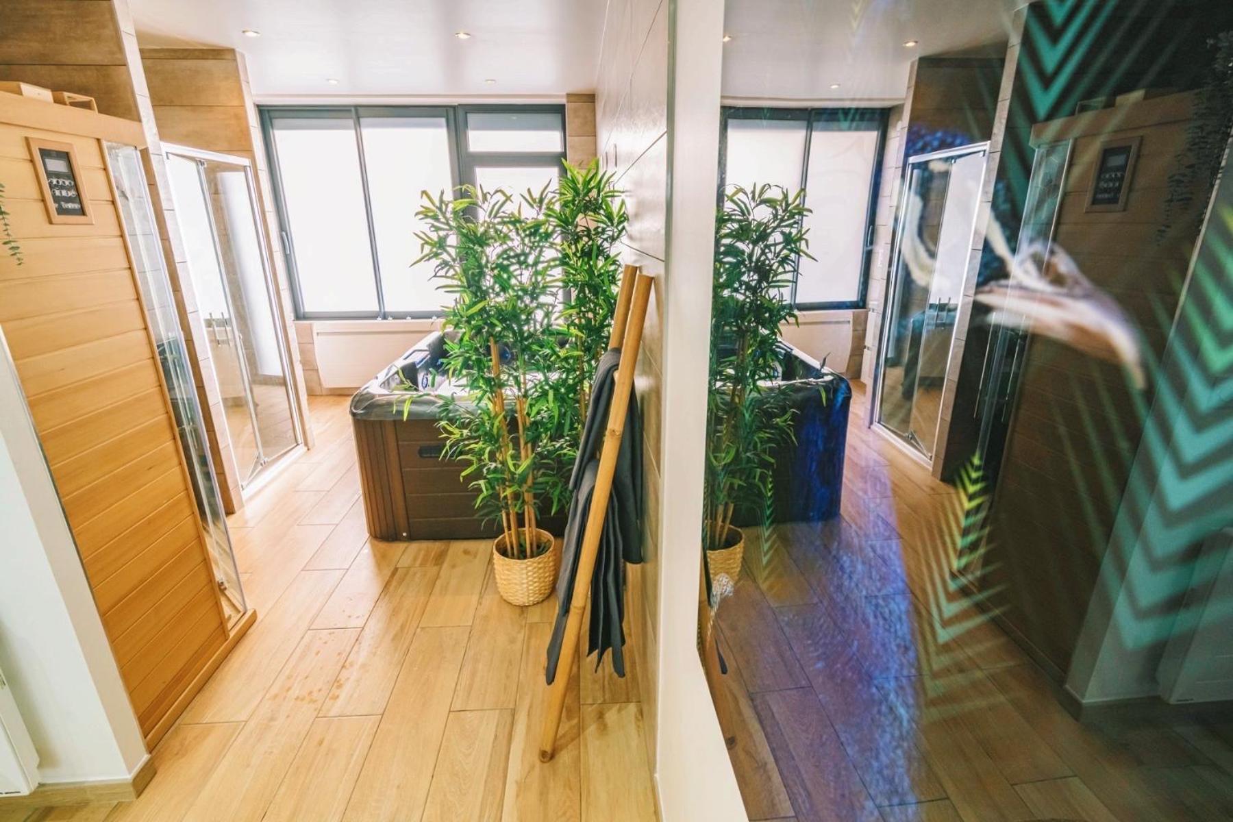 Spa Appartement O Temps Suspendu Reims Centre Sauna Et Jacuzzi Ngoại thất bức ảnh
